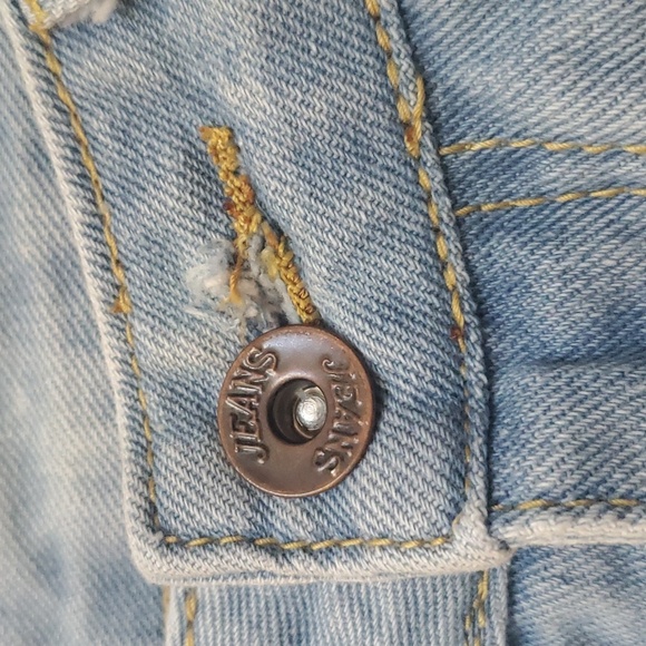 Jean Shorts - Picture 4 of 5